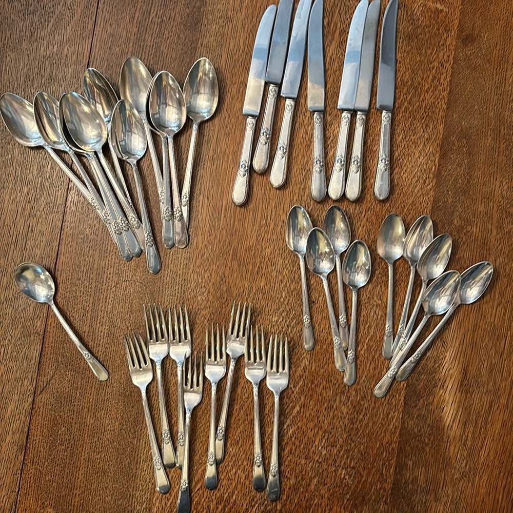 Adoration Silverplate Set - Picture 3 of 8